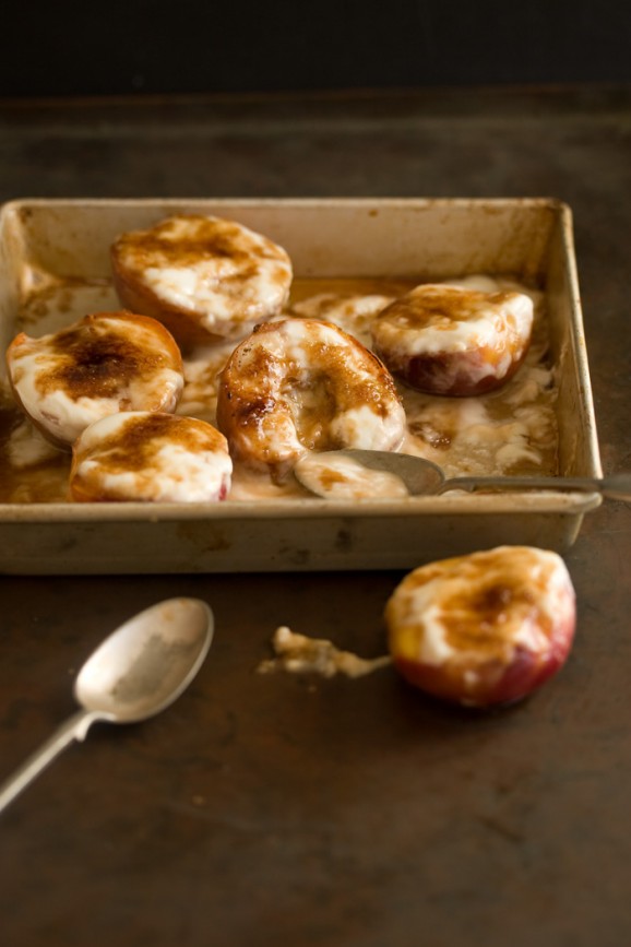 Easy baked peaches with yoghurt and Amaretto recipe