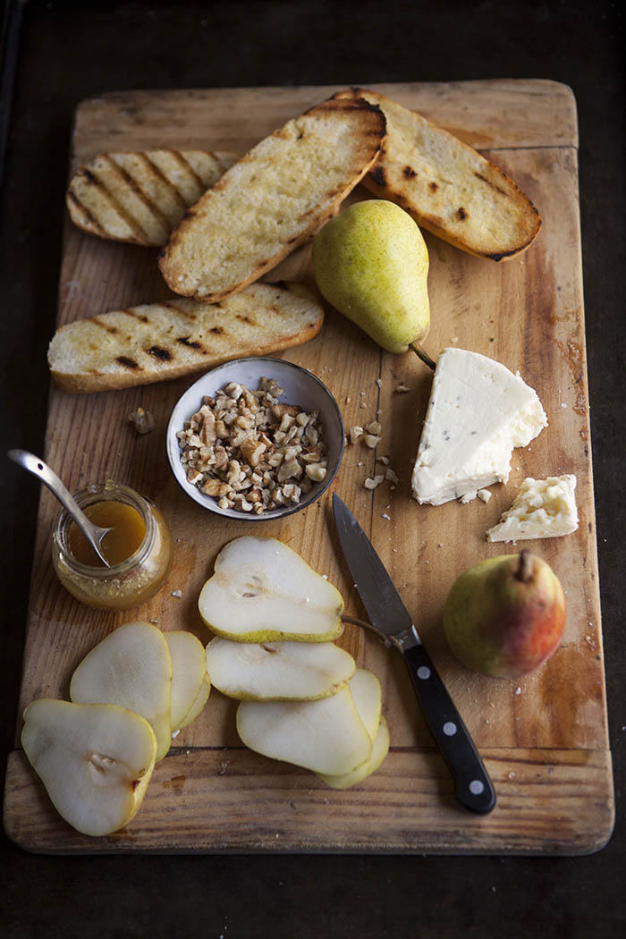 pear-tartines-pears-blue-cheese-honey-walnuts