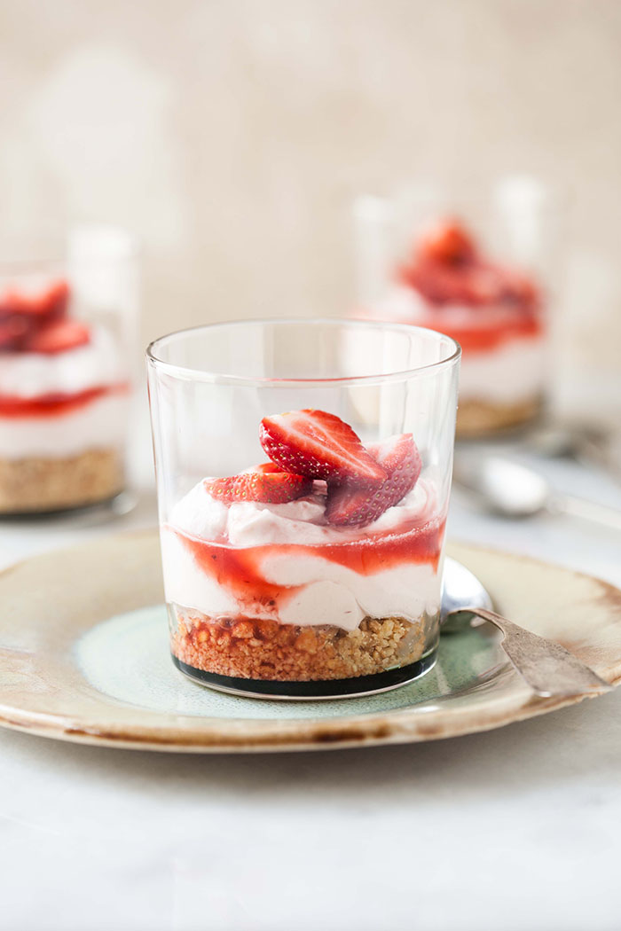 strawberry cheesecake with nut crumble