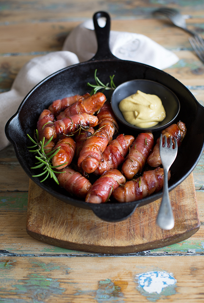 Bacon wrapped sausages with rosemary and honey