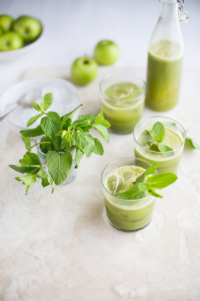 green juice with cucumber, celery, mint & ginger