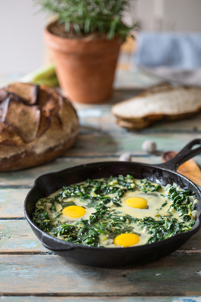 Eggs baked in creamy spinach & leeks