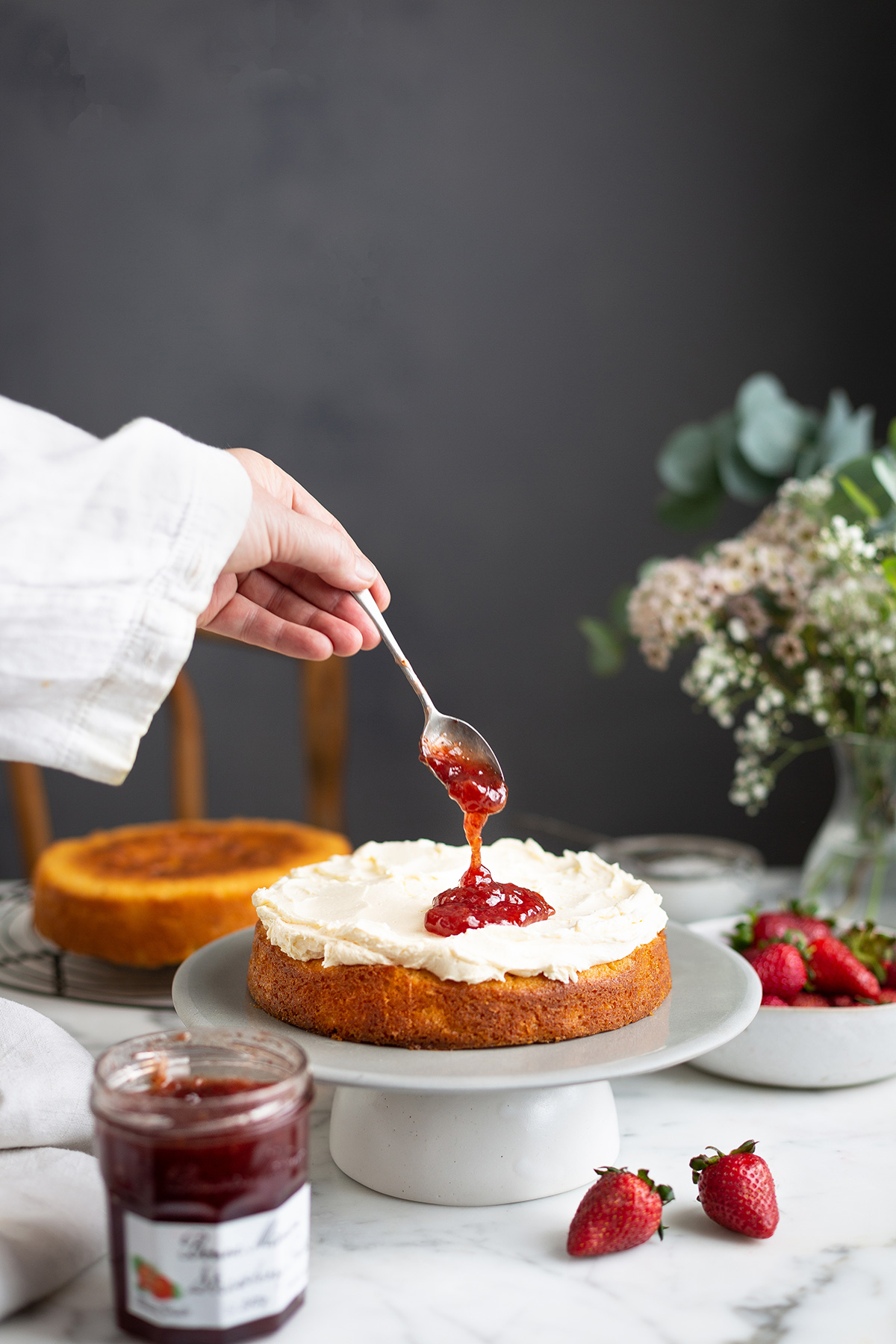 Victorian sponge cake with strawberry jam recipe