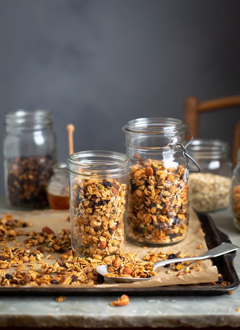 Honey & nut granola with raisins recipe