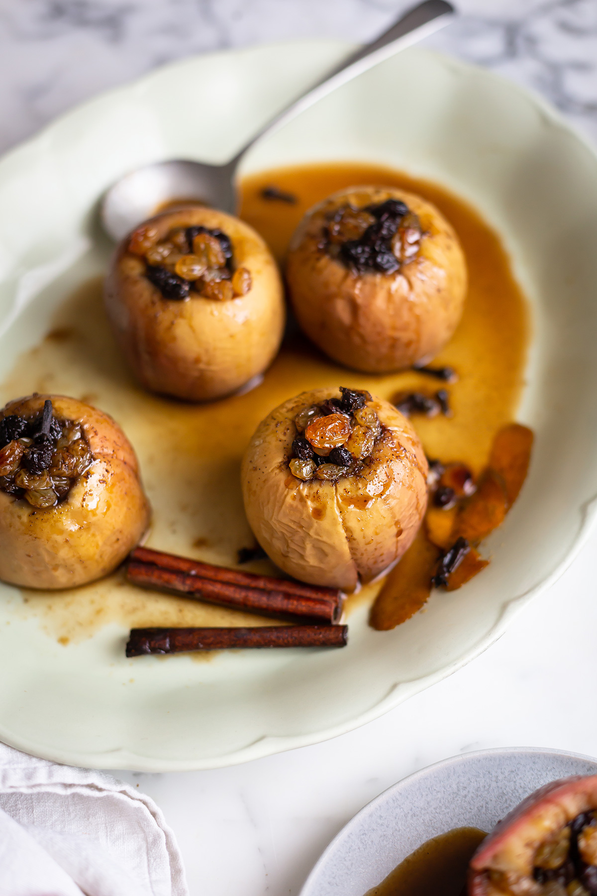Baked apples with brandy-soaked raisins