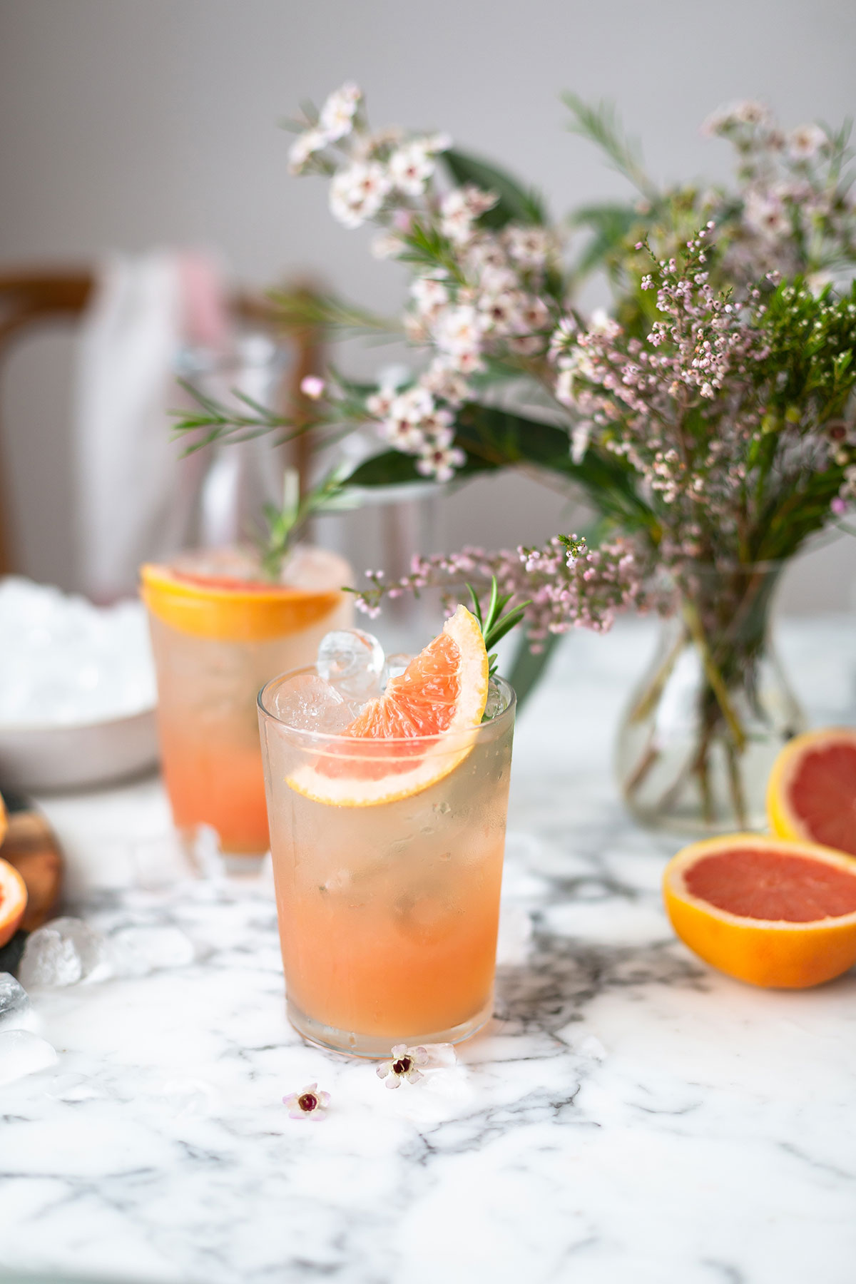 Gin & tonic with pink grapefruit