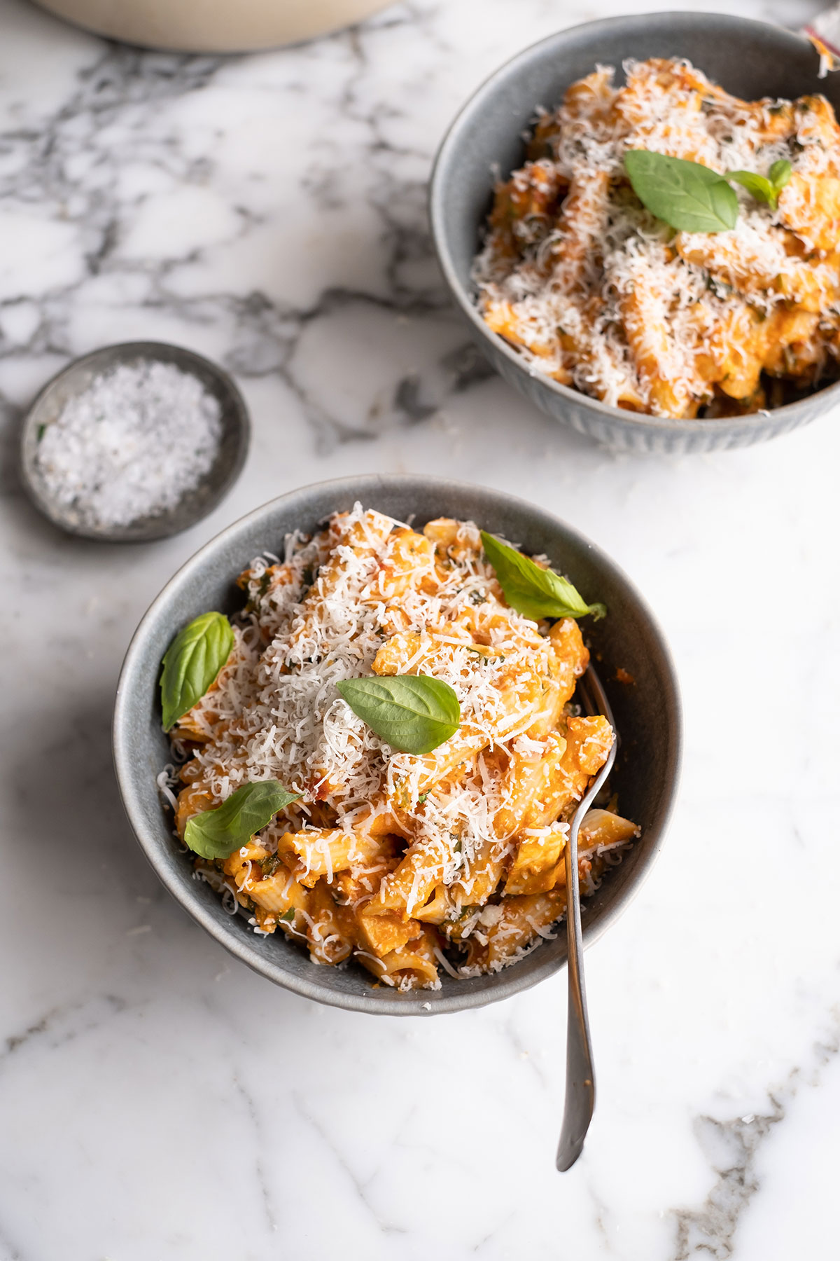 2 Bowls of High-protein tomato pasta with chicken & spinach