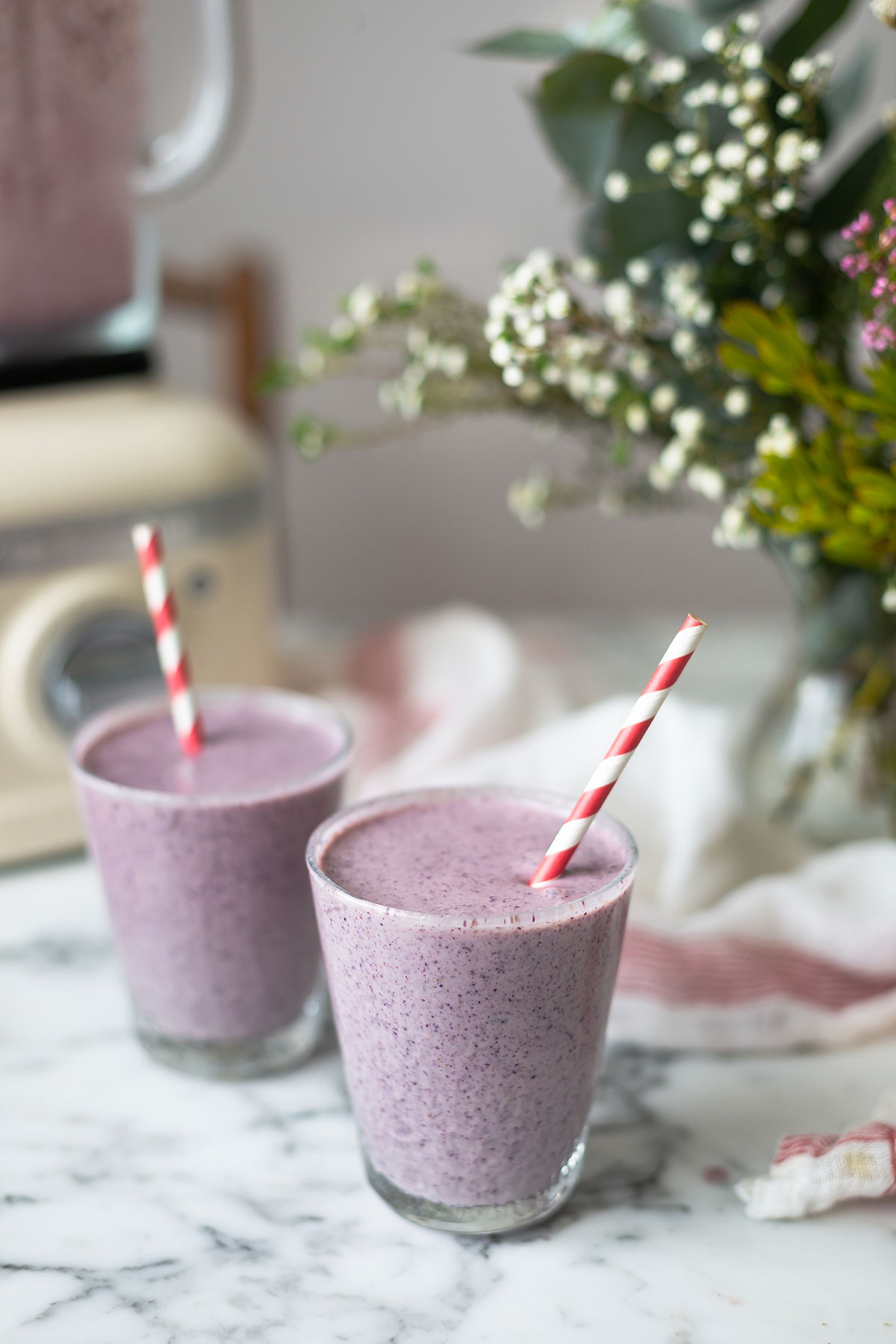 Healthy blueberry & banana protein smoothie recipe
